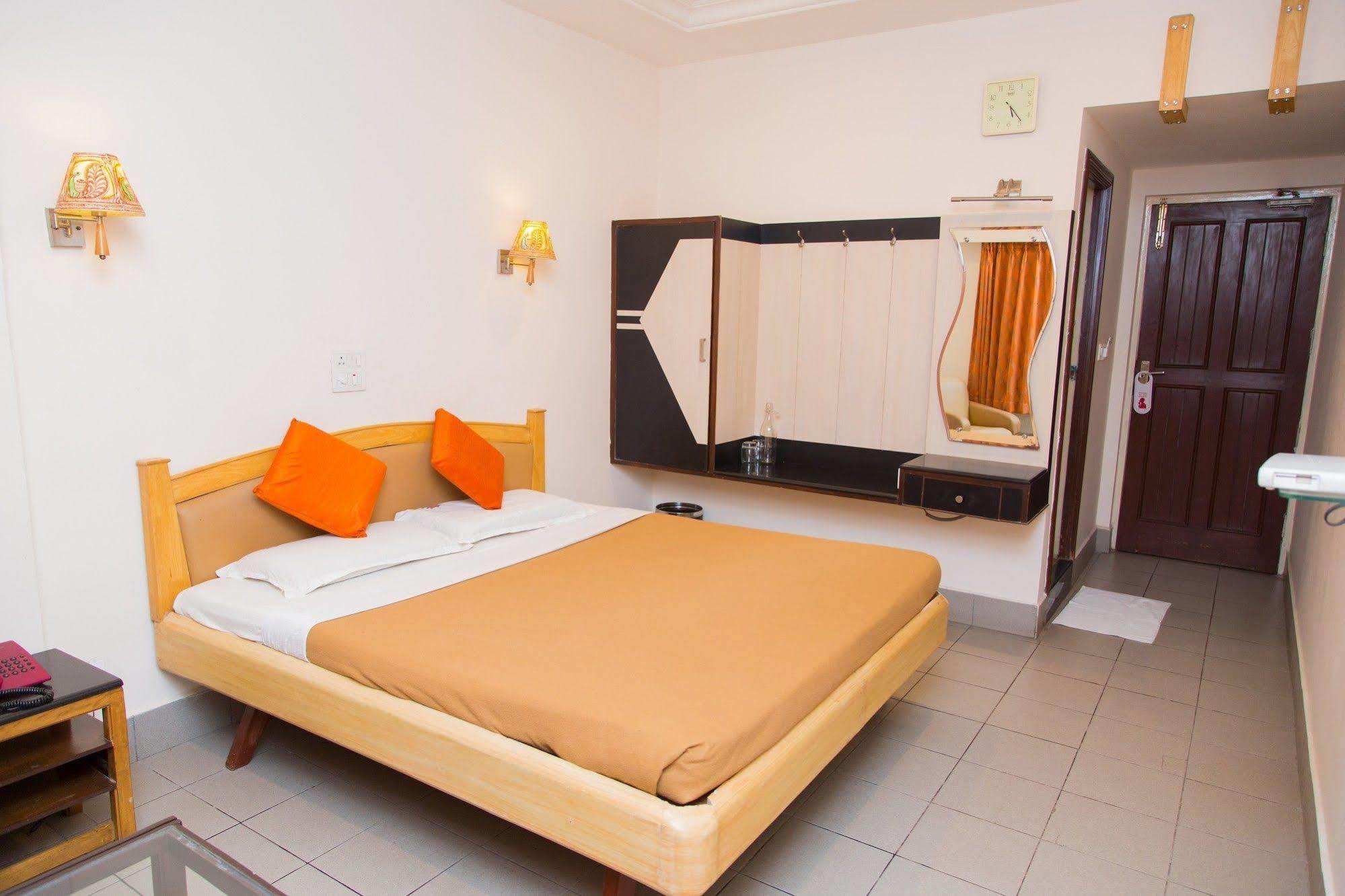 Fabhotel Kinnera Comforts Railway Station Visakhapatnam Dış mekan fotoğraf